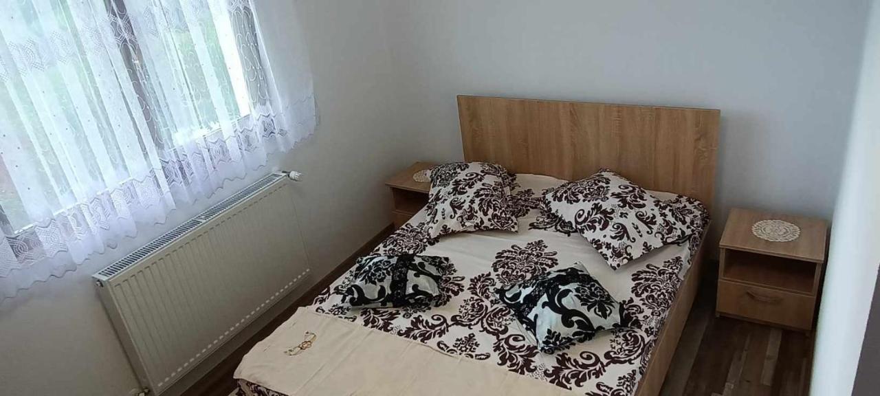 Casuta Din Livada Moisei Exterior foto