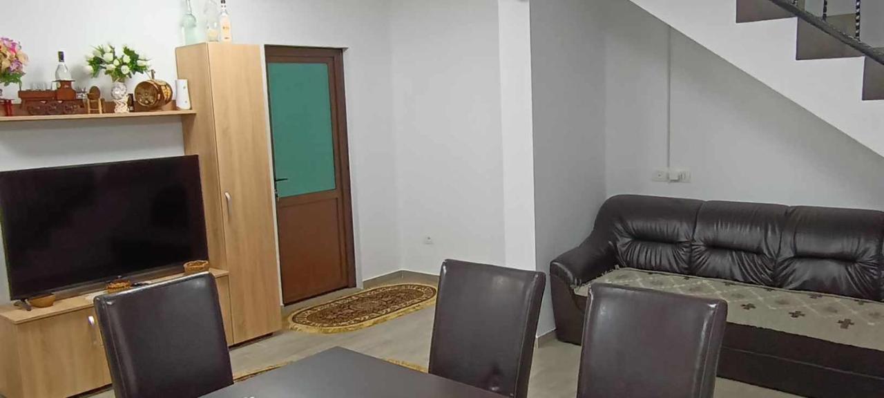 Casuta Din Livada Moisei Exterior foto